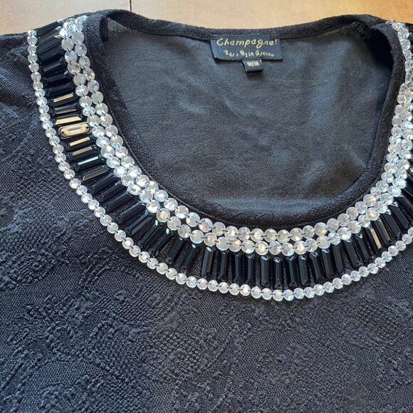 Elegant Black Embellished Short Sleeve Top - Picture 12 of 15